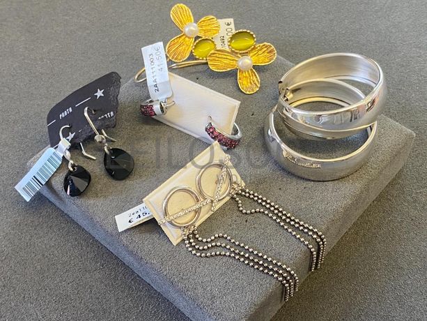 Brincos em prata e outros materiais