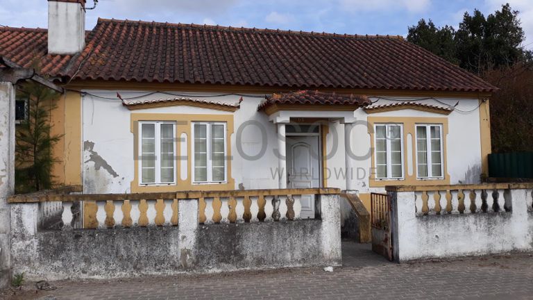 Moradia V3 com Logradouro· Rio Maior