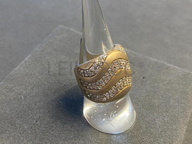 Anel em prata e outros materiais