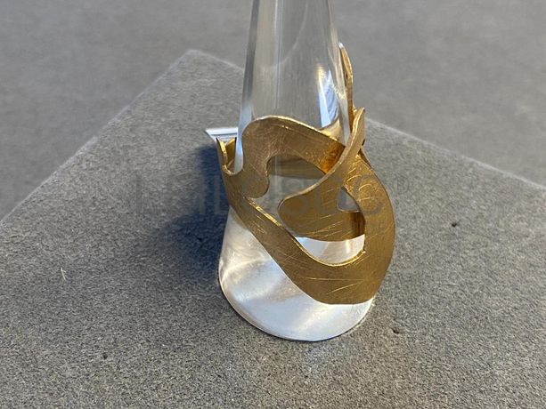 Anel em prata e outros materiais