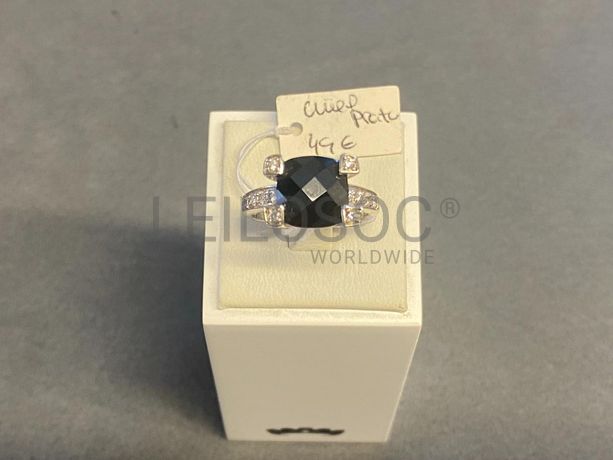 Anel em prata e outros materiais