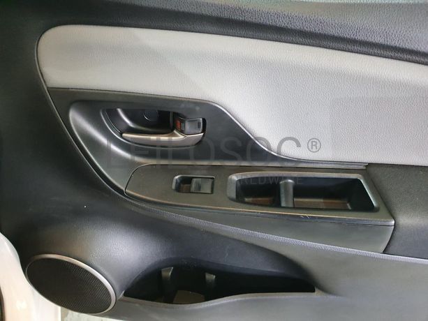 Toyota Yaris 1.0 · Ano 2017