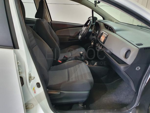 Toyota Yaris 1.0 · Ano 2017