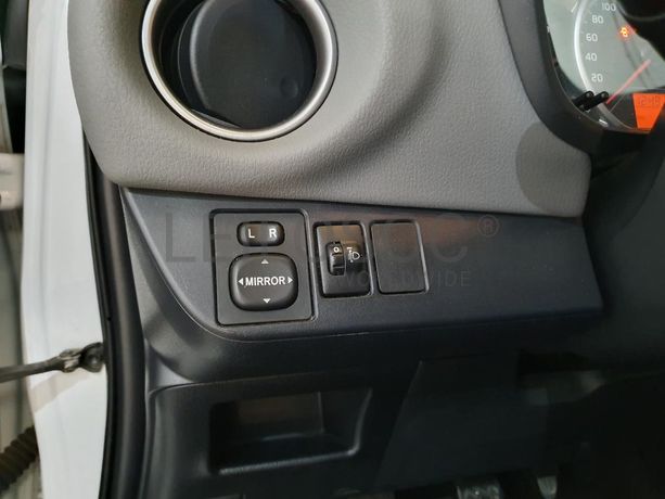 Toyota Yaris 1.0 · Ano 2017