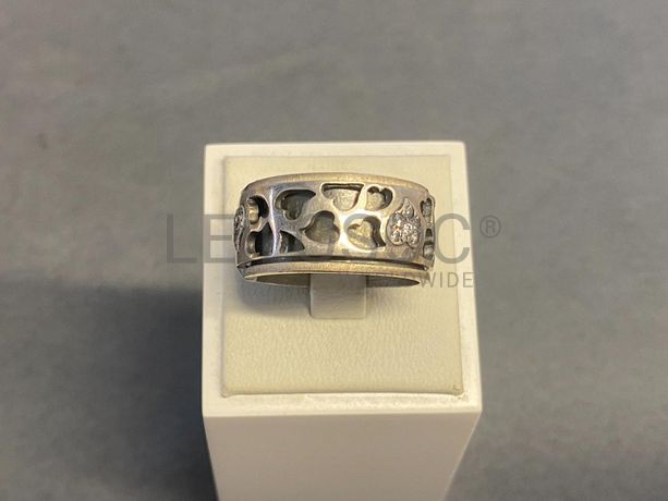 Anel em prata e outros materiais