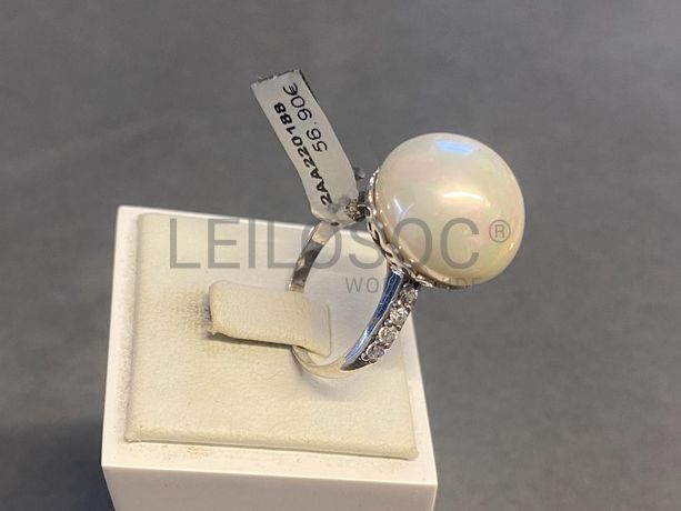 Anel em prata e outros materiais