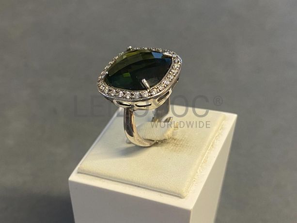 Anel em prata e outros materiais