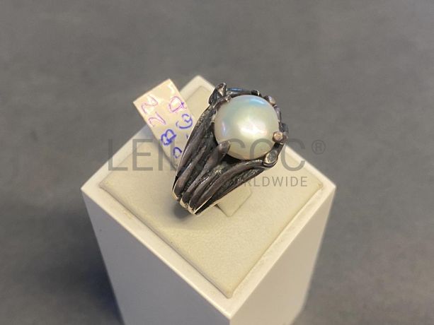 Anel em prata e outros materiais