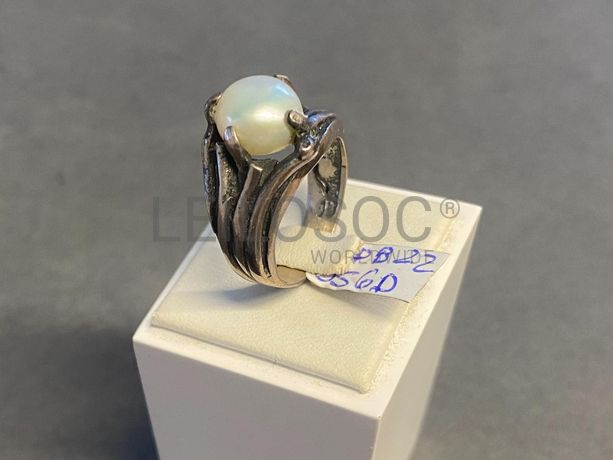 Anel em prata e outros materiais