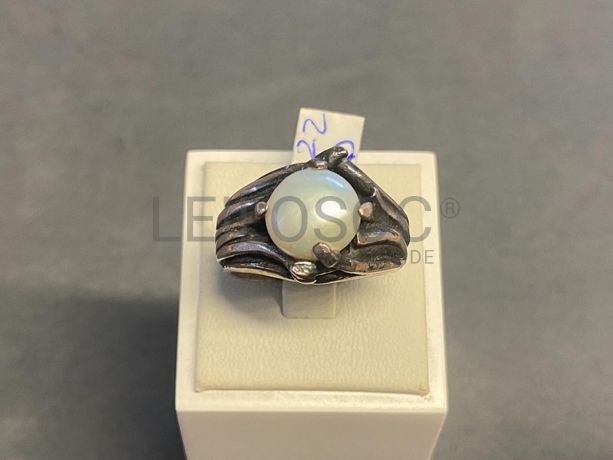 Anel em prata e outros materiais