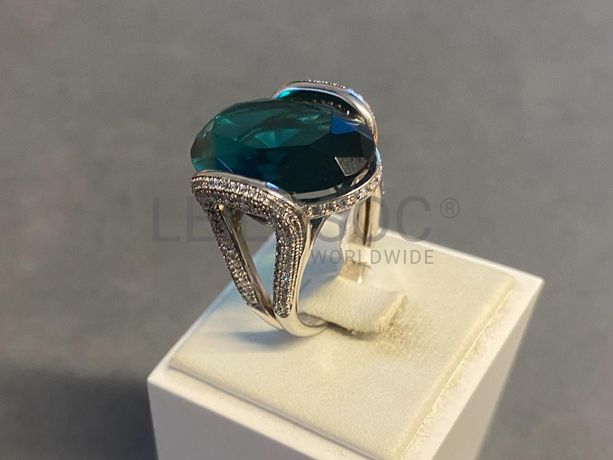 Anel em prata e outros materiais