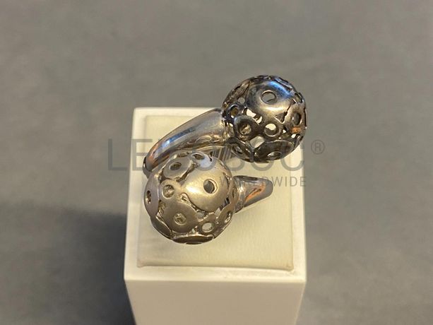 Anel em prata e outros materiais