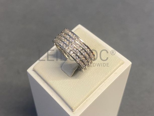 Anel em prata e outros materiais