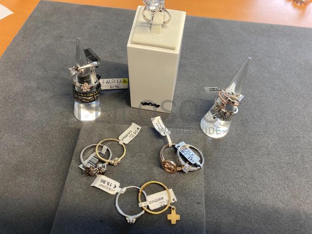 Anéis em prata e outros materiais