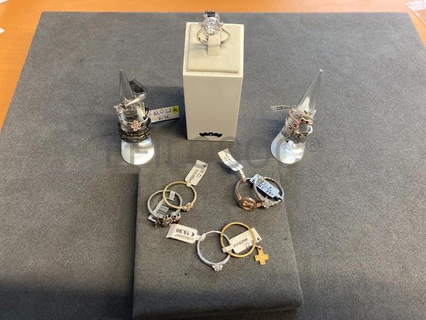Anéis em prata e outros materiais