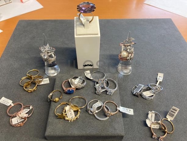 Anéis em prata e outros materiais