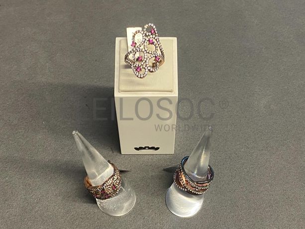 Anéis em prata e outros materiais