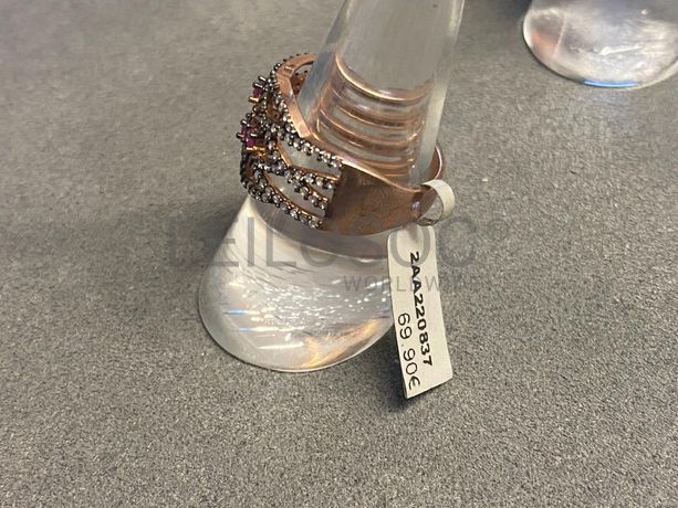 Anéis em prata e outros materiais