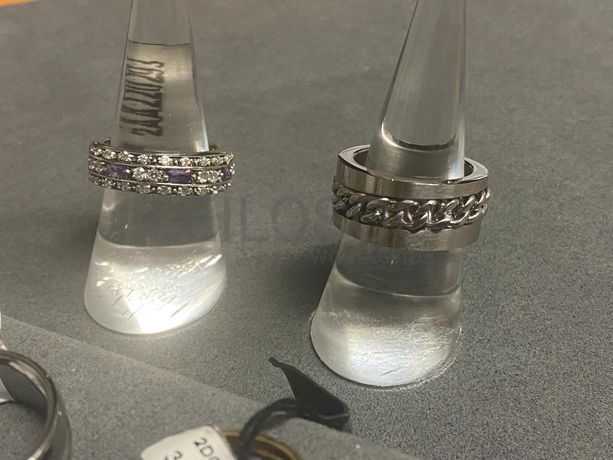 Anéis em prata e outros materiais