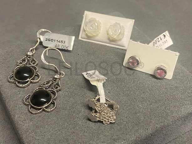 Brincos em prata e outros materiais