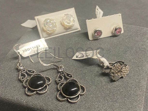 Brincos em prata e outros materiais