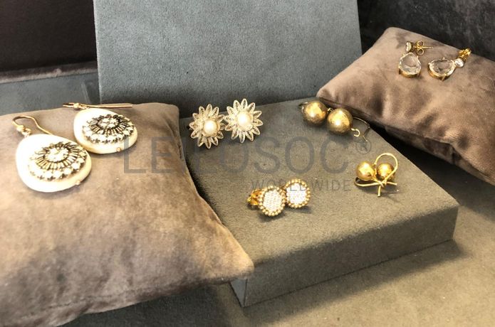 Brincos em prata e outros materiais