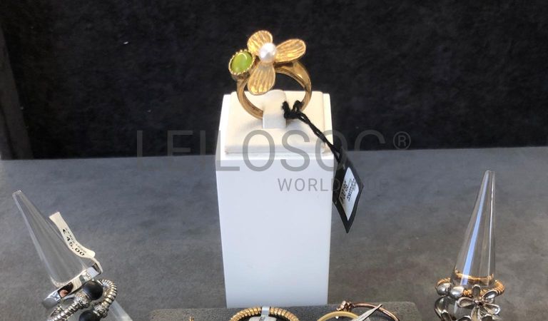 Anéis em prata e outros materiais