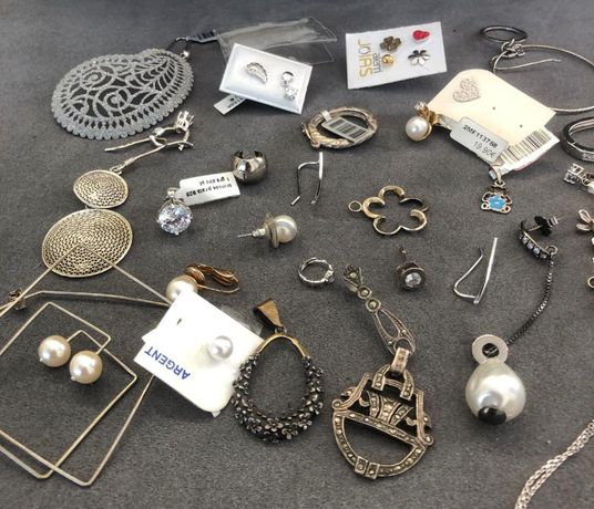 Brincos em prata e outros materiais