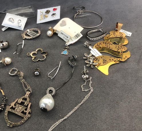 Brincos em prata e outros materiais