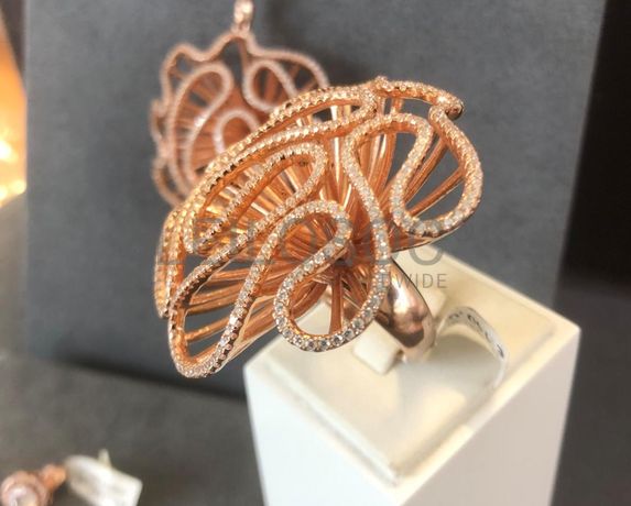 Brincos em prata e outros materiais + Anel + Colar