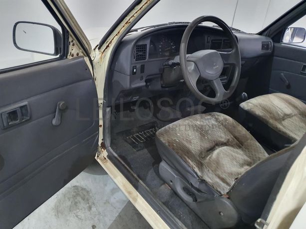 Toyota Hilux 2.4D · Ano 1990