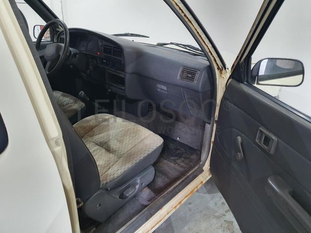 Toyota Hilux 2.4D · Ano 1990