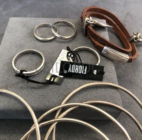 Pulseiras em prata e outros materiais + Anel