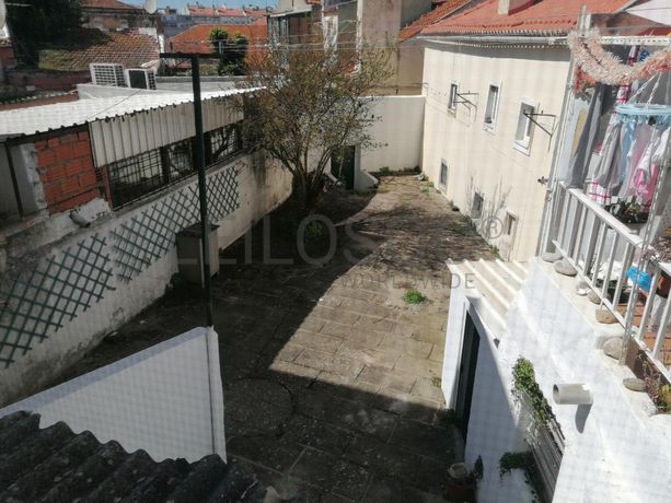 Edifício 3 Pisos c/ Logradouro · Estrela, Lisboa