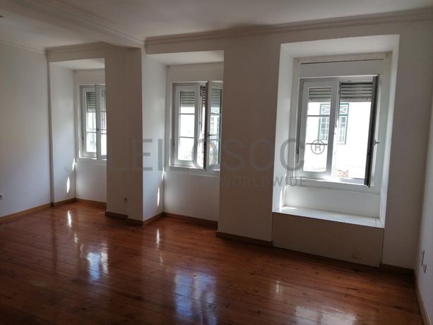 Edifício 3 Pisos c/ Logradouro · Estrela, Lisboa