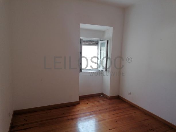 Edifício 3 Pisos c/ Logradouro · Estrela, Lisboa