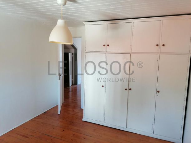 Edifício 3 Pisos c/ Logradouro · Estrela, Lisboa