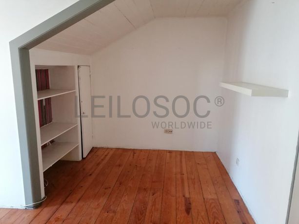 Edifício 3 Pisos c/ Logradouro · Estrela, Lisboa