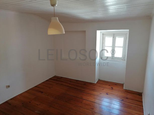 Edifício 3 Pisos c/ Logradouro · Estrela, Lisboa