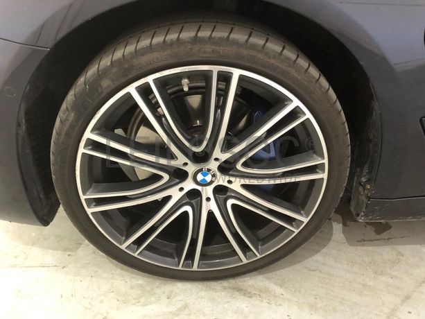 BMW 530E · Elétrico/Gasolina · Ano 2017