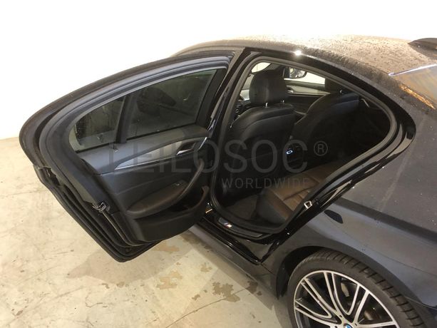 BMW 530E · Elétrico/Gasolina · Ano 2017