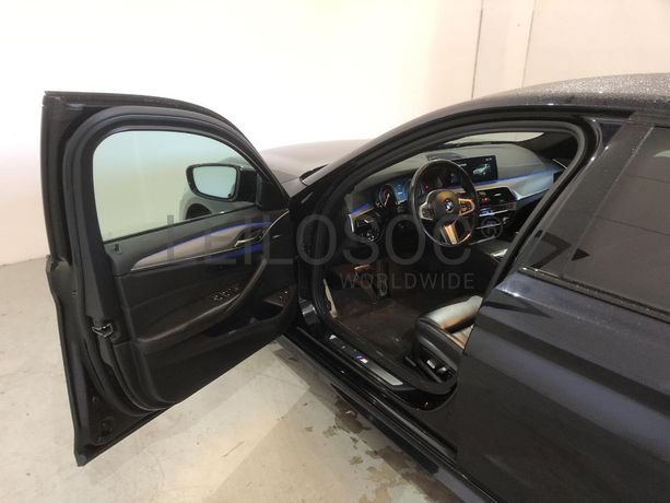 BMW 530E · Elétrico/Gasolina · Ano 2017