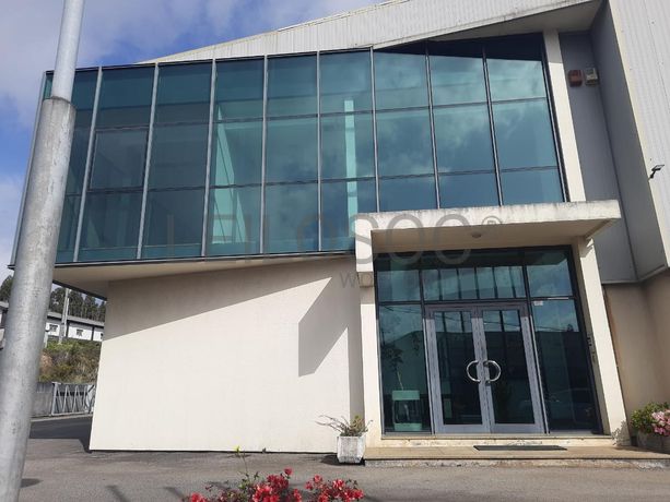 Armazém Industrial (3 Pisos) c/ logradouro· Santa Maria da Feira