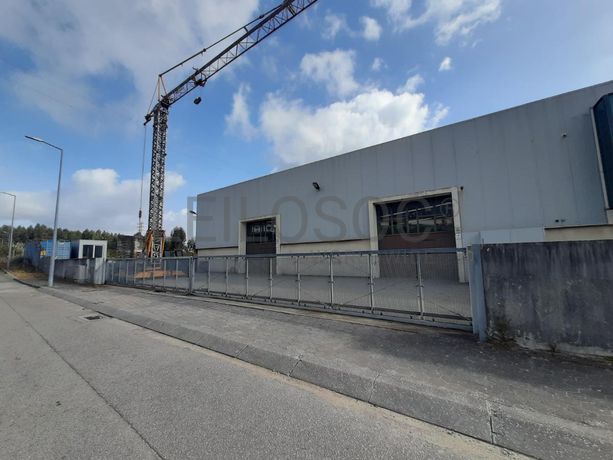 Armazém Industrial (3 Pisos) c/ logradouro· Santa Maria da Feira