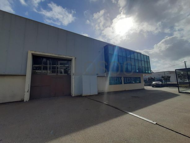 Armazém Industrial (3 Pisos) c/ logradouro· Santa Maria da Feira