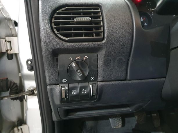 Opel Corsa · Ano 2004