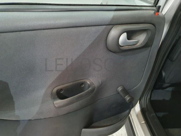 Opel Corsa · Ano 2004
