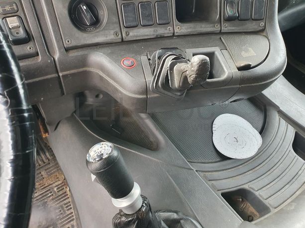 Scania 360 com Grua Atlas · Ano 1998