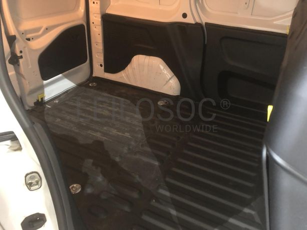 Peugeot Partner · Ano 2020