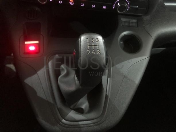 Peugeot Partner · Ano 2020